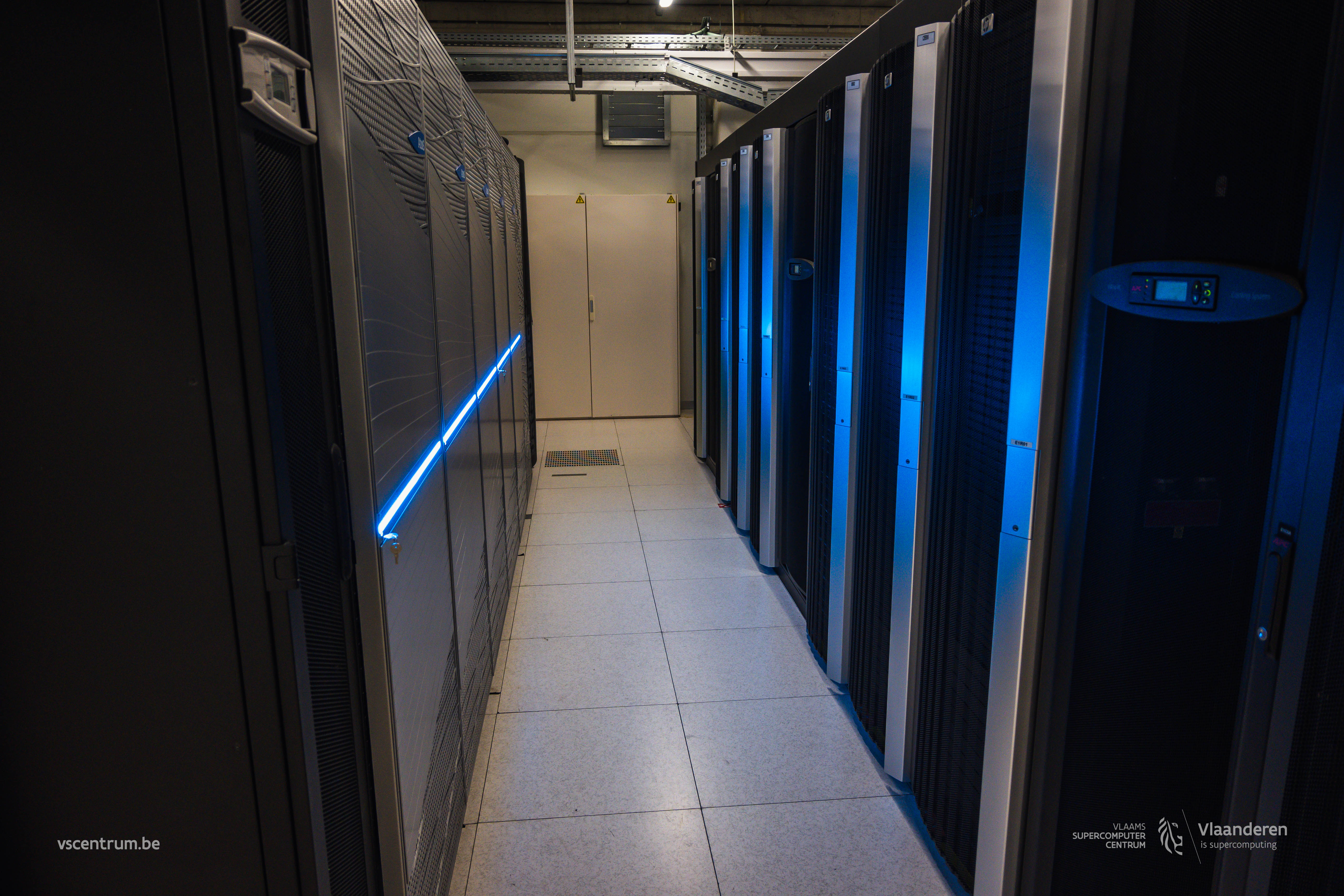 Supercomputing infrastructure at Vlaams Supercomputer Centrum