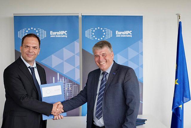 Signing hosting agreement for the quantum computer of the European LUMI-Q 